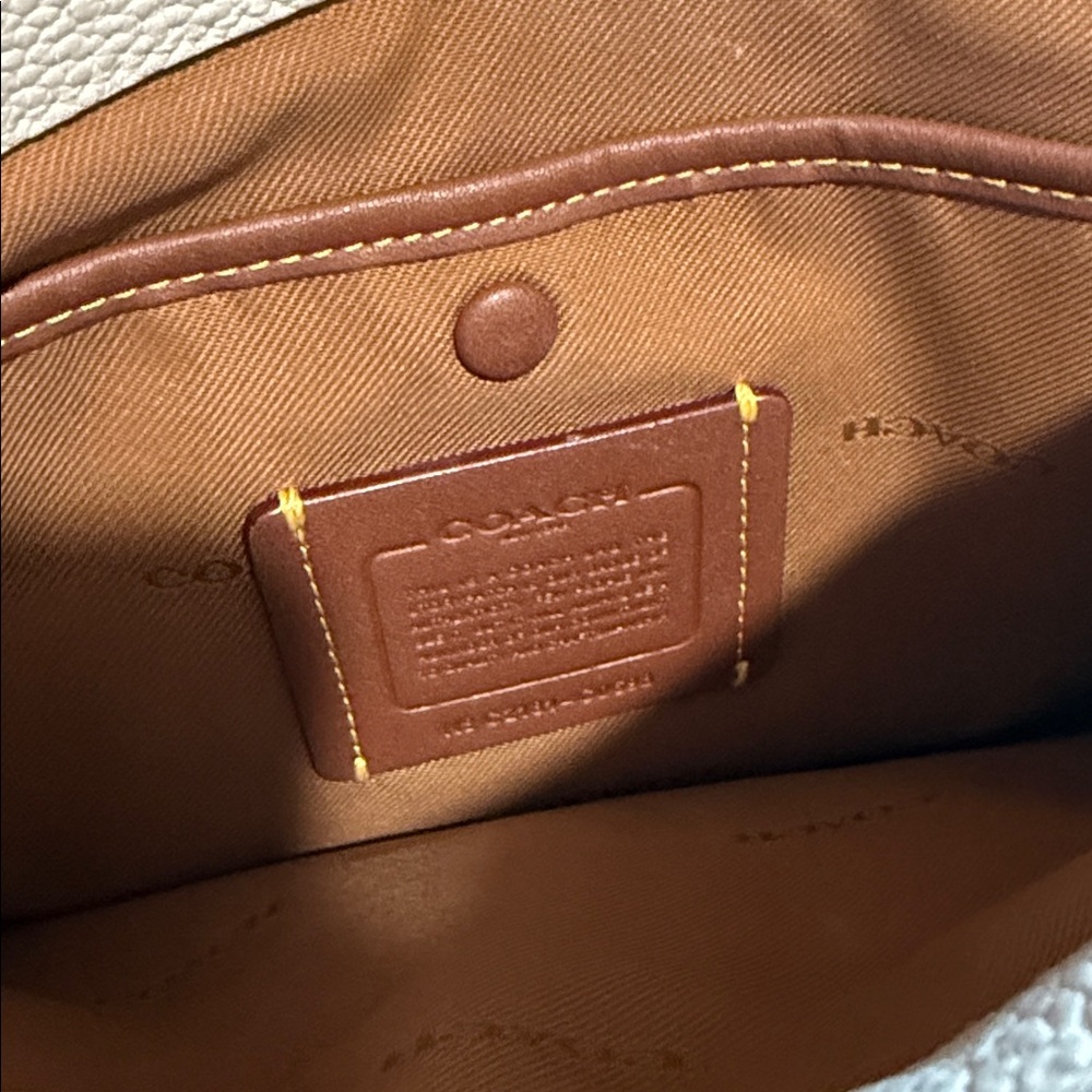 AUTHENTIC COACH CROSSBODY PURSE - Picture 5 of 7